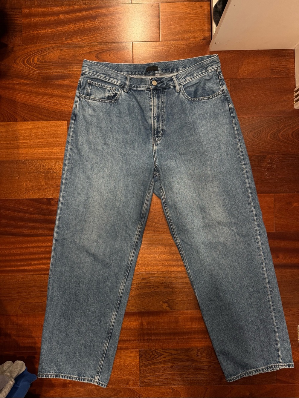 UNIQLO Women’s Size 10 Light Wash Wide-Leg Jeans